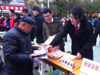 學(xué)雷鋒樹新風(fēng)，法律咨詢暖人心——我院開展學(xué)雷鋒法律咨詢服務(wù)活動